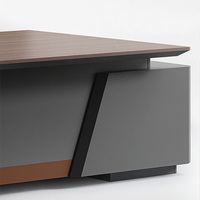 Bureau de direction de luxe sur mesure en forme de L en bois avec armoire intégrée pour projet de bureau commercial