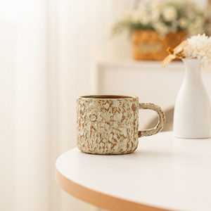 Tazza da Caffè Retrò Irregolare con Motivo Effetto Pietra Opaca, Fatta a Mano, Lavabile in Lavastoviglie, da Appendere - Product Image 2