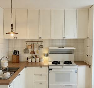 Mueble de Cocina Europeo de Alta Gama sin Marco |   Cajones Modulares Color Crema + Cierre Suave |   Almacenamiento Práctico con Tapa de Madera - Product Image 5