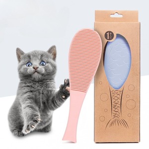 แปรงลิ้นแมวรูปปลาทำจาก ABS ทนทาน พร้อมหนามปลอมสำหรับกำจัดขนและนวดแบบอินเทอร์แอคทีฟ - Product Image 1