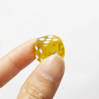 Set dadu desain unik inti tengkorak kustom dan Amber dalam dadu Dnd Game Resin polihedral RPG