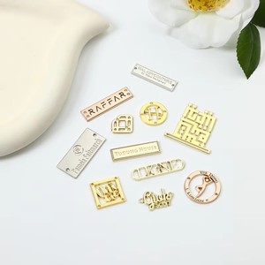 Étiquette métallique personnalisée avec logo, plaque signalétique métallique électroplaquée, étiquette métallique brillante pour accessoires de mode et cadeaux - Product Image 6