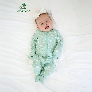 Miozing Tutina per Neonati con Stampa Margherita, Pigiama Personalizzato con Doppia Cerniera in Bambù, Abbigliamento per Bambini OEM all'Ingrosso - Product Image 1