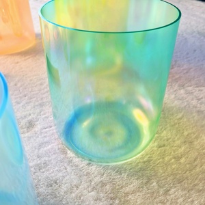 Compre al por mayor Crystal Soul Sound Singing Bowl Heart Chakra Set Colored - Product Image 1