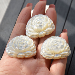 Pendentif pivoine sculpté en nacre blanche naturelle, forme de fleur, double trou, pour la fabrication de bijoux et colliers DIY - Product Image 4