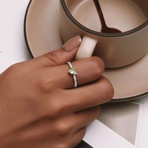 Anillo de Plata de Ley 925 con Baño de Rodio y Engaste Pavé, Apilable, Moderno, para Mujer, Regalo de Boda, Color Cambiable, Corazón, de UM JEWELRY - Product Image 4