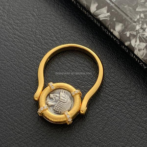 Anillo de Plata de Ley S925 con Baño de Oro de 18k, Diseño Retro de Lujo con Monedas de León Giratorias y Acabado Cepillado - Product Image 2