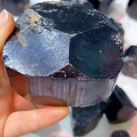 Prix d'usine artisanat folklorique naturel tourmaline noire colorée rugueuse cristal de roche brut de haute qualité pour les décorations fengshui