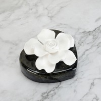 Diffuseur d'huiles essentielles en céramique naturelle pour la décoration de la maison, avec fleur faite à la main