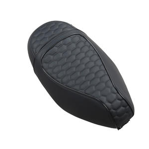 Funda de Motocicleta de Cuero Negro Napa con Patrón de Diamantes de Alta Calidad, Diseño GANE, OEM ODM, Apta para Piaggio Zip - Product Image 4