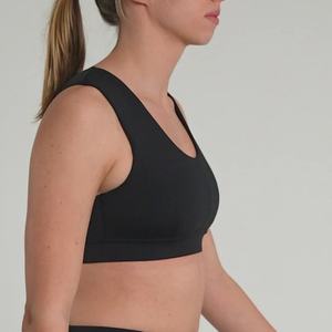 Soutien-gorge de sport push-up à bretelles fines, dos croisé, fermeture avant, style racerback, avec coussinets rembourrés discrets, idéal comme haut de maillot de bain. - Product Image 2