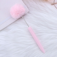 Stylo à bille DIY en plastique avec perles en peluche, design pompon cœur mignon pour fille, stylo cadeau moelleux, encre noire, pointe 1,0 mm