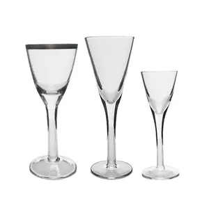 Lüks kök şeffaf lüks özel Modern stil kristal benzersiz V şekli şarap likör Shot cam