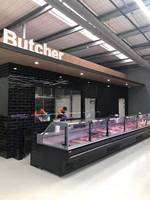 Vitrine réfrigérée de supermarché haut de gamme avec verre incurvé pour boucherie, viande fraîche et charcuterie