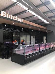 Vitrine réfrigérée de supermarché haut de gamme avec verre incurvé pour <span class=keywords><strong>boucherie</strong></span>, viande fraîche et charcuterie - Product Image 6