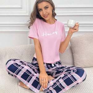 P285 Ensemble de vêtements de nuit pour femmes à imprimé graphique T-shirt à carreaux Homewear Vêtements de nuit tricotés décontractés - Product Image 3