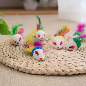 Ratón de peluche colorido con adorno de plumas-Accesorio para masticar gatitos con hierba gatera - Product Image 2