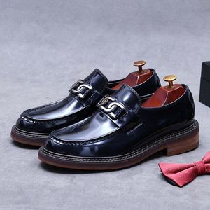 Mocassins décontractés pour hommes grande taille, style britannique, semelle plate, confortables pour la marche en extérieur - Product Image 1