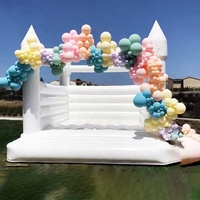 Château gonflable commercial blanc en PVC avec souffleur d'air pour mariages et événements