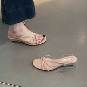 Nouvelles sandales compensées argentées 2026, style romain nude, pour femmes, idéales avec des robes d'été - Product Image 5