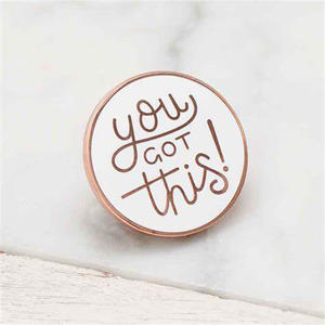 도매 예쁘고 사랑스러운 맞춤형 로고 금속 배지 커스텀 라펠 핀 하드 에나멜 핀 장식용 - Product Image 3