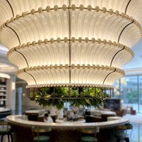 Lustre en acrylique côtelé personnalisé, grande suspension à plusieurs niveaux pour hall d'hôtel, restaurant, bar, projet de luxe, lampe suspendue OEM ODM