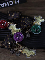 En gros Porte-clés et Pendentif de sac Fleur éternelle Rose stabilisée, Amulette porte-bonheur et de prospérité, Signe du zodiaque Cheval, pour la Fortune, Fête des Mères