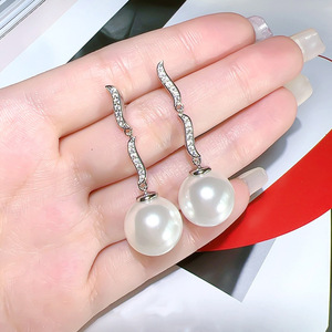 Orecchini Lunghi Stile Madreperla per Donne, Eleganti Gioielli per Orecchie alla Moda - Product Image 2