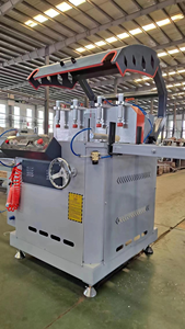 Machine à scier à angle variable à tête unique pour la fabrication de fenêtres et de portes en aluminium - Product Image 6