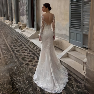 فستان زفاف أنيق بتصميم حورية البحر للمقاسات الكبيرة |   فستان زفاف مثير بياقة على شكل V عميقة وظهر شفاف مع ذيل طويل - Product Image 4