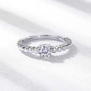 Anillo Solitario de Plata de Ley S925 con Moissanita Redonda, Tallo con Cuentas, Ajustable, Estilo Vintage, Anillo de Boda Elegante para Mujer - Product Image 3