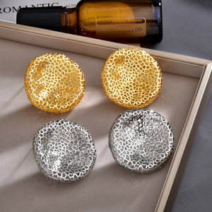 Pendientes Geométricos con Baño de Oro, Aleación, Joyería de Moda para Mujer, Oficina, Carrera, 2025 - Product Image 1