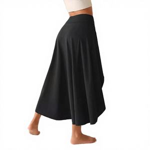 Camisa de mujer de secado rápido con empalme de malla de gasa y borde de hoja de loto de poliéster liso, nueva colección de verano 2025, venta al por mayor para boutiques - Product Image 3