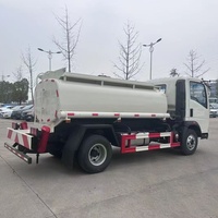 Camion-citerne Sinotruk HOWO multi-compartiments 4x2 pour le transport de carburant, diesel, essence et de liquides dangereux, distribution d'hydrocarbures en vrac