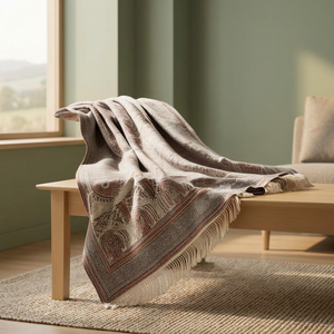 Plaid artisanal contemporain tissé à la main, léger, qualité supérieure, motifs héritages, toutes saisons, pour la maison - Product Image 3