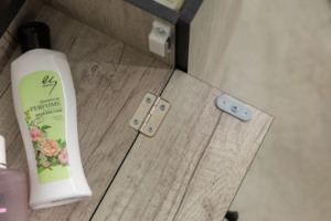 Meuble de chambre à coucher à vendre, armoire à maquillage de bonne qualité avec miroir - Product Image 4