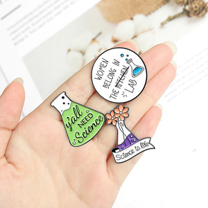 Broche de chemise sur le thème des expériences de chimie de dessins animés, Badges et épingles de sac à dos « LA SCIENCE EST LA VIE », Bijoux de mode pour hommes et femmes, Cadeaux pour enfants - Product Image 2