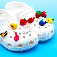 Breloques de chaussures 3D en PVC personnalisées, nouvelle mode, animaux mignons et colorés (abeille, girafe, dauphin), vente en gros