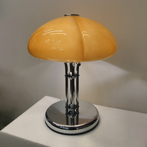 Décoration de table de citrouille en verre rétro moderne légère style médiéval classique Bauhaus avec batterie pour usage domestique - Product Image 2