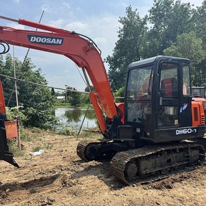รถขุดมือสอง Doosan DH60 6 ตัน คุณภาพดี เหมาะสำหรับใช้ในบ้านและฟาร์ม - Product Image 1