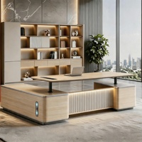 Bureau de direction électrique moderne et minimaliste avec fonction assis-debout, compartiment de rangement pour unité centrale et rangement intégré pour câbles, pour immeuble de bureaux