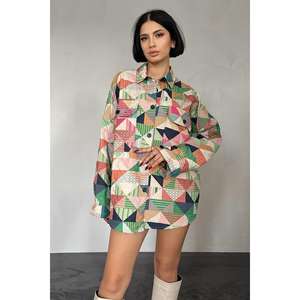 เสื้อเชิ้ตผ้าป๊อปลินสีเขียวลายปะติดปะต่อสำหรับผู้หญิง สไตล์ลำลองติดกระดุม ใส่ได้ทุกวัน - Product Image 4