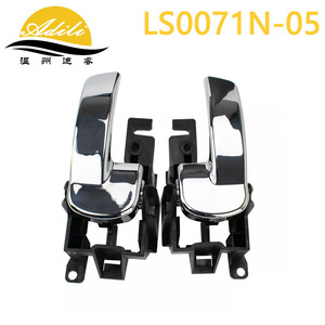 มือจับประตูด้านในนิสสัน D40 รุ่น LS0071N-05 ชิ้นส่วนทดแทนโลหะเคลือบพลาสติก - Product Image 1