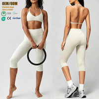 Ensemble de yoga pour femmes effet seconde peau, soutien-gorge de sport à col en V avec bretelles réglables et leggings, idéal pour la gym et l'entraînement (vente en gros)