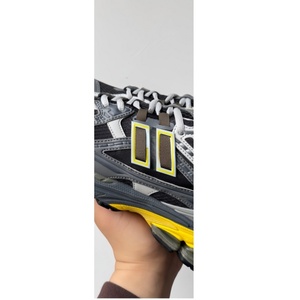 Calzado deportivo informal para hombre, a la moda, de bajo precio y al por mayor, transpirable y con amortiguación, para tenis al aire libre. - Product Image 1