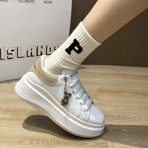 2024, <span class=keywords><strong>zapatillas</strong></span> informales blancas para <span class=keywords><strong>mujer</strong></span>, estilo deportivo de suela gruesa individual, tendencia Ins, aumento de altura, versátil, primavera para estudiantes - Product Image 4
