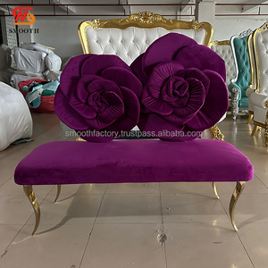 Sofá Doble de Dos Plazas Color Rosa Intenso para Novios, Respaldo en Forma de Rosa, Sofá para Parejas para Decoración de Escenarios de Boda - Product Image 4