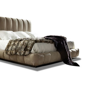 Cama tamaño King de lujo italiano, muebles de dormitorio minimalistas modernos con cabecero tapizado súper suave para el hogar - Product Image 5