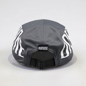 Casquette Snapback Sportive Personnalisée 5 Panneaux en Coton Uni pour l'Extérieur, Broderie et Sérigraphie, Respirante et Confortable - Product Image 5