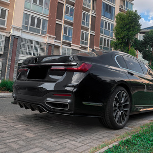 Alerón Trasero para BMW Serie 7 G11 G12 M Sport 2019-2022, Material ABS con Acabado Negro Piano y Textura de Fibra de Carbono - Product Image 3